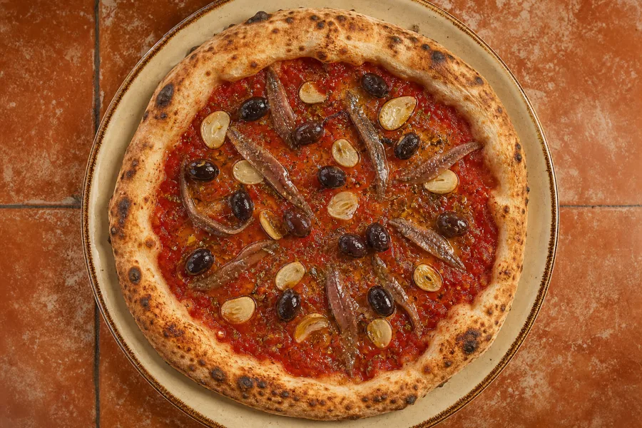 Pizza anchois et olives Chez Nino.
