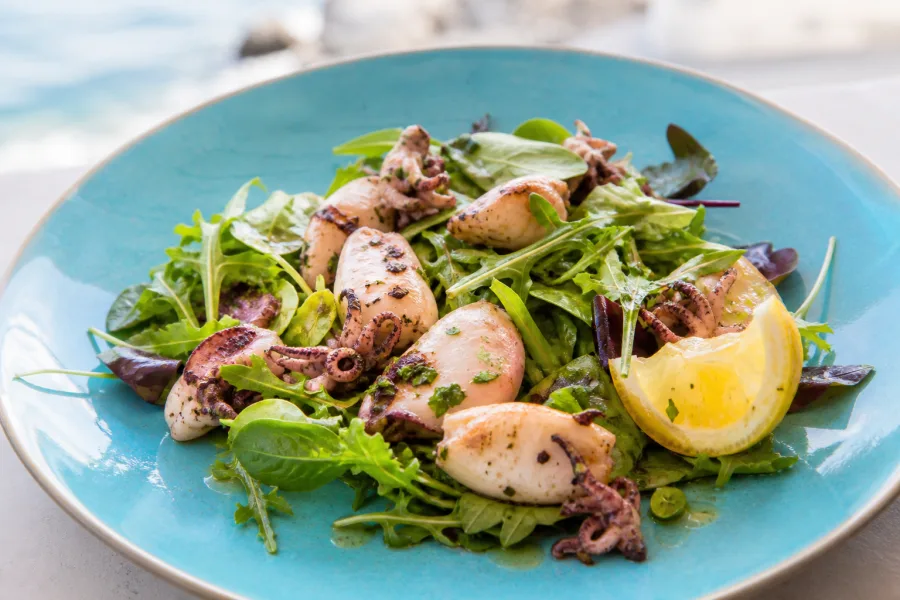 Salade du pecheur aux supions Chez Nino.